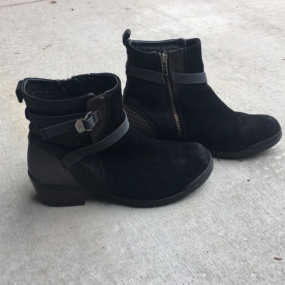 Keen Women’s boots size 8